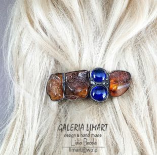 unikatowa spinka do włosów z  bursztynami i kobaltowymi szklanymi kaboszonam